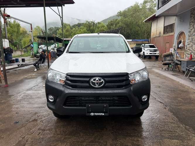 HILUX UNA CABINA
