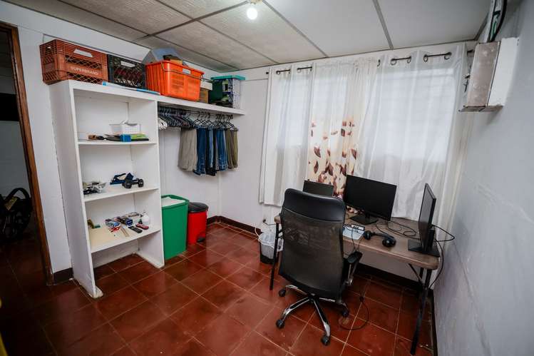 Se vende casa amplia en Los Robles  - Imagen 8