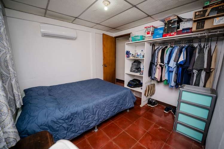 Se vende casa amplia en Los Robles  - Imagen 9