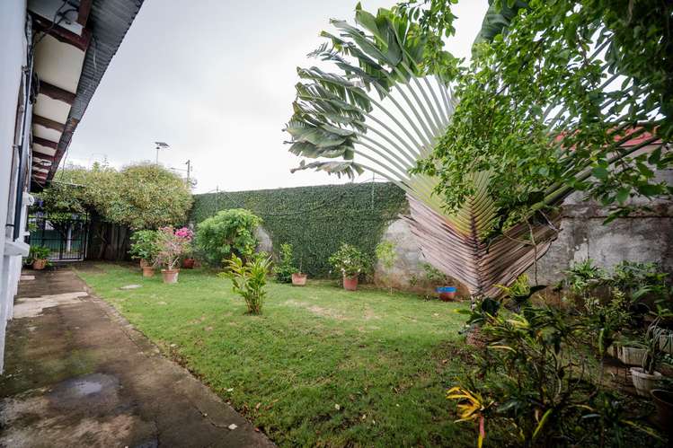 Se vende casa amplia en Los Robles  - Imagen 13