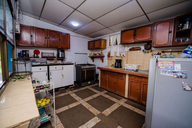 Se vende casa amplia en Los Robles  - Imagen 14