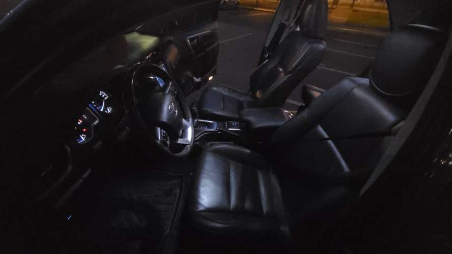 Se vende preciosa fortuner full extra SRV 4×4 - Imagen 5