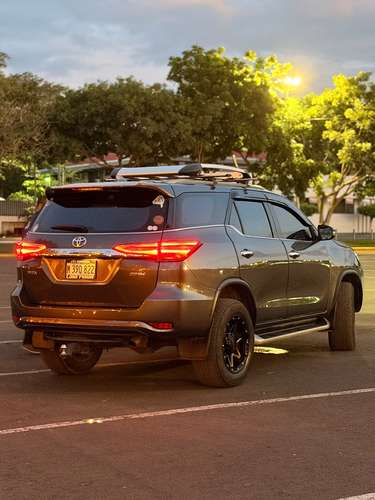 Se vende preciosa fortuner full extra SRV 4×4 - Imagen 2