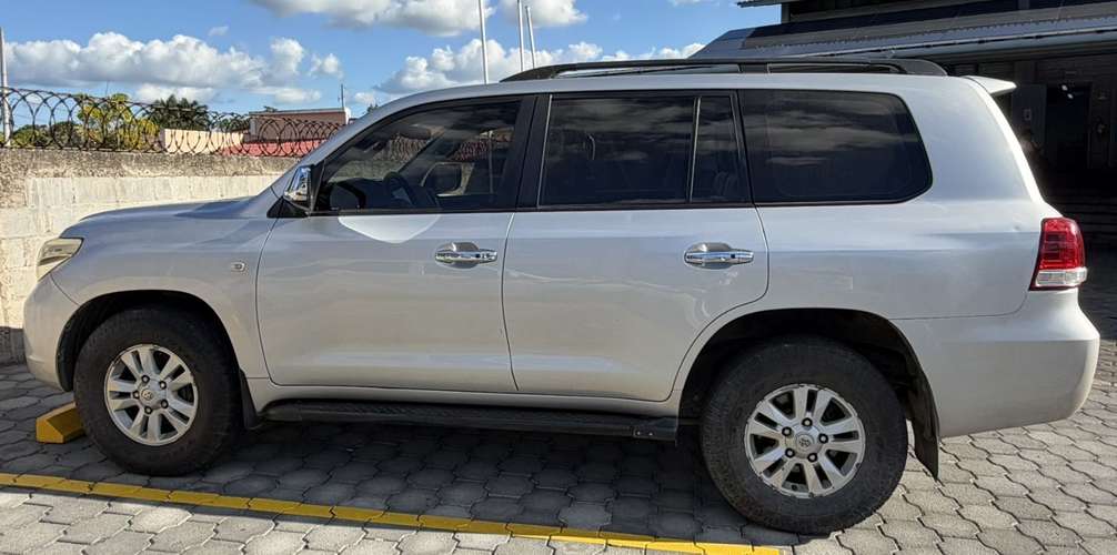 Toyota Land Cruiser VX V8 2008 (Coronela) – 4x4 Automática - Imagen 4