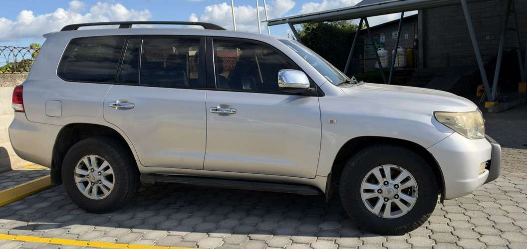 Toyota Land Cruiser VX V8 2008 (Coronela) – 4x4 Automática - Imagen 2