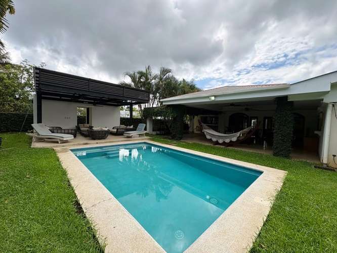 Casa en venta y renta en Estancia de Santo Domingo | Piscina, gimnasio y 4 habitaciones - Imagen 3