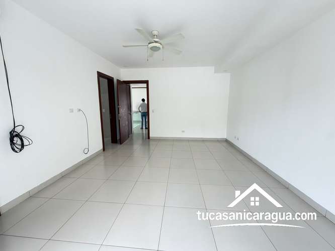  **SE RENTA CASA MODERNA CON PISCINA EN SANTO DOMINGO, MANAGUA** - Imagen 4