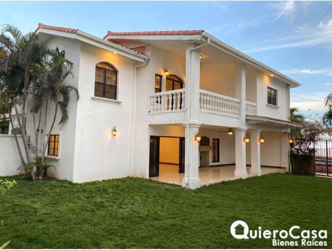 Preciosa residencia en venta en Las Cumbres