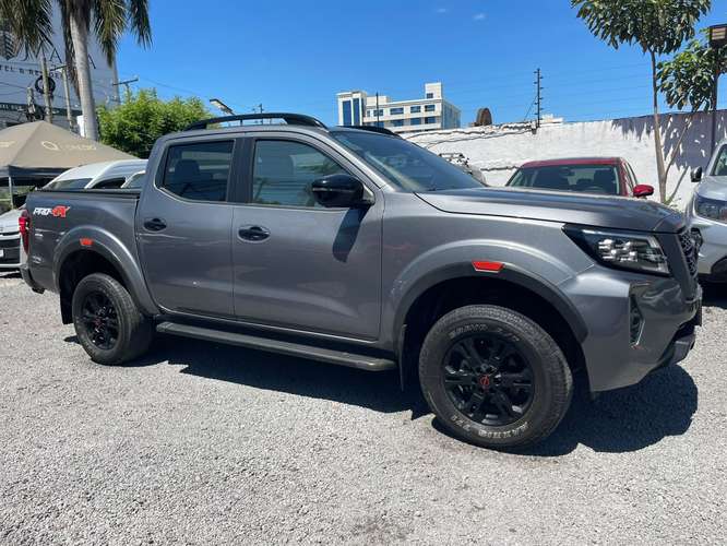 Nissan NP300 Frontier PRO-4X 2025 en excelente estado, con únicamente 32,000 kilómetros y un solo dueño.  