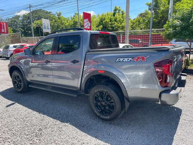 Nissan NP300 Frontier PRO-4X 2025 en excelente estado, con únicamente 32,000 kilómetros y un solo dueño.  