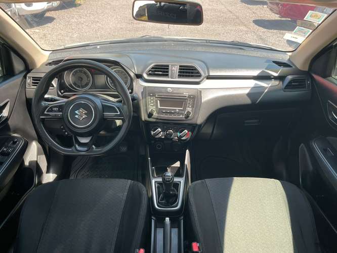 Suzuki Swift Dzire 2019 en excelente estado, con motor 1.2L y transmisión mecánica.