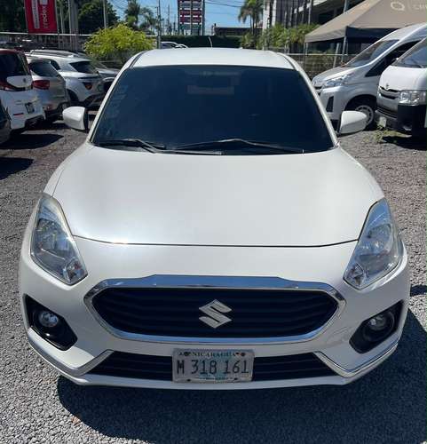 Suzuki Swift Dzire 2019 en excelente estado, con motor 1.2L y transmisión mecánica.
