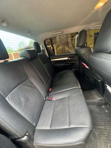Vendo hermosa camioneta con detalle en uno de sus focos pero con orden de reparación aprobada por su seguro 