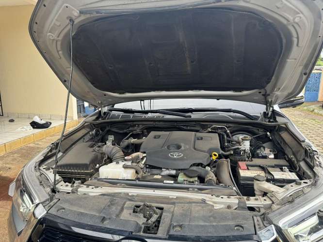 Vendo hermosa camioneta con detalle en uno de sus focos pero con orden de reparación aprobada por su seguro 