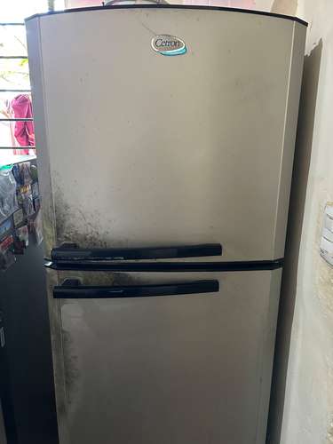 Refrigeradora CETRON dos puertas, freezer superior