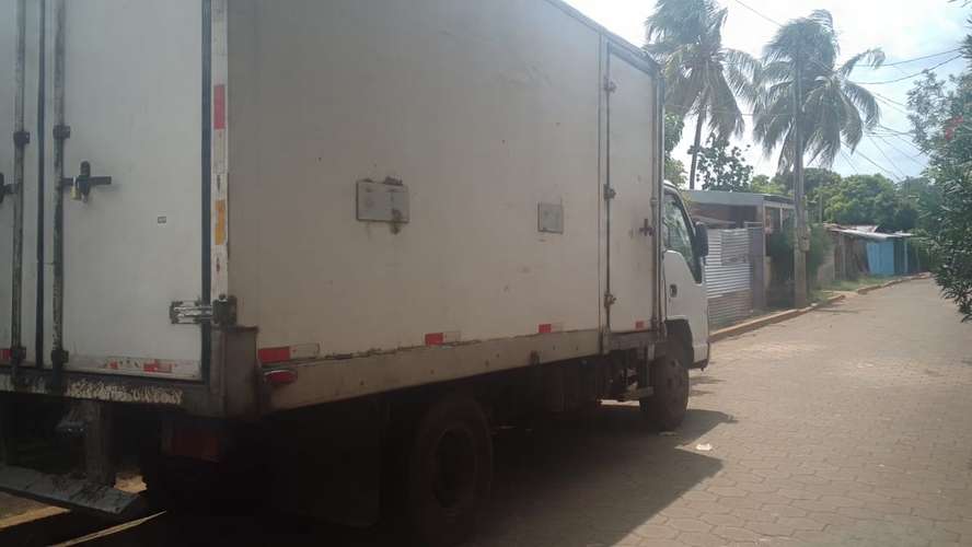 Se  vende camion Isuzu NPR66L-32