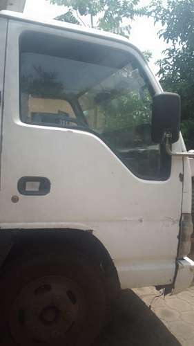Se  vende camion Isuzu NPR66L-32