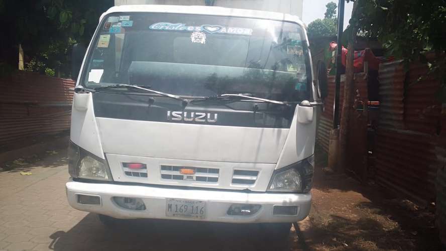 Se  vende camion Isuzu NPR66L-32
