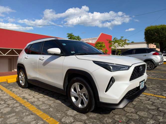 2024 Toyota Yaris Cross Mecanico unicondueno 15mil km 