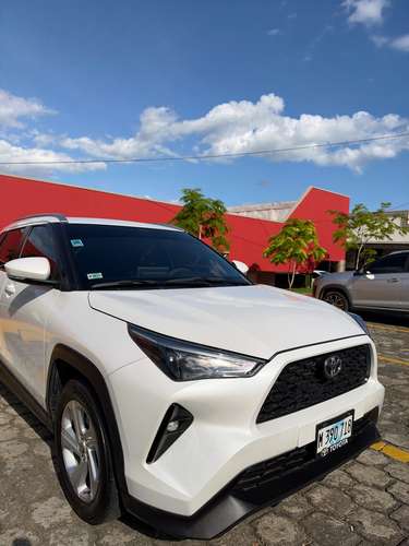2024 Toyota Yaris Cross Mecanico unicondueno 15mil km 