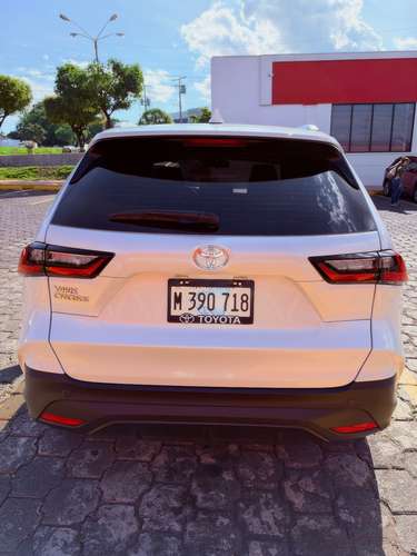 2024 Toyota Yaris Cross Mecanico unicondueno 15mil km 