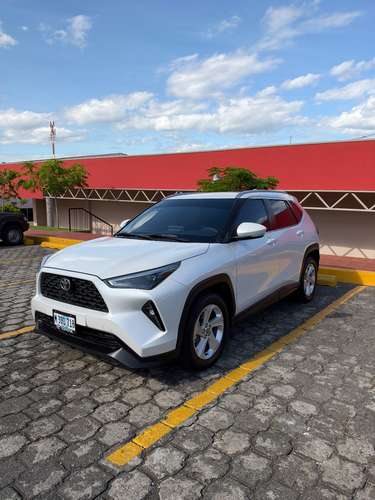 2024 Toyota Yaris Cross Mecanico unicondueno 15mil km 
