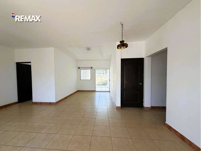 Casa Familiar en Renta Las Colinas - Imagen 2