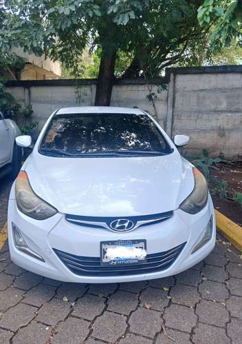 Vendo Hundai Elantra año 2016 modelo canadiense