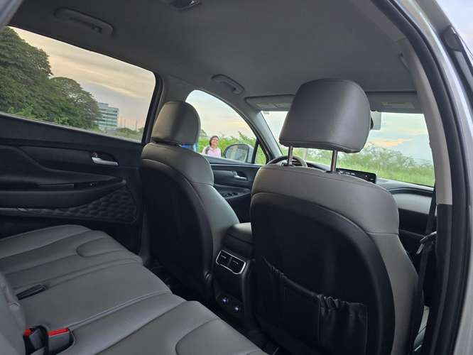 Hyundai Santa Fe 2022 SEL 4x4 plateada · Promoción US$24,900