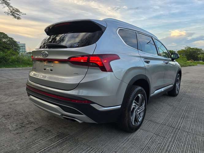 Hyundai Santa Fe 2022 SEL 4x4 plateada · Promoción US$24,900