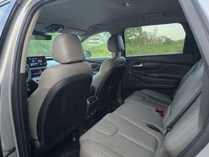 Hyundai Santa Fe 2022 SEL 4x4 plateada · Promoción US$24,900
