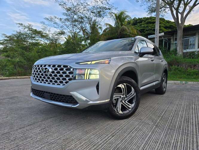Hyundai Santa Fe 2022 SEL 4x4 plateada · Promoción US$24,900