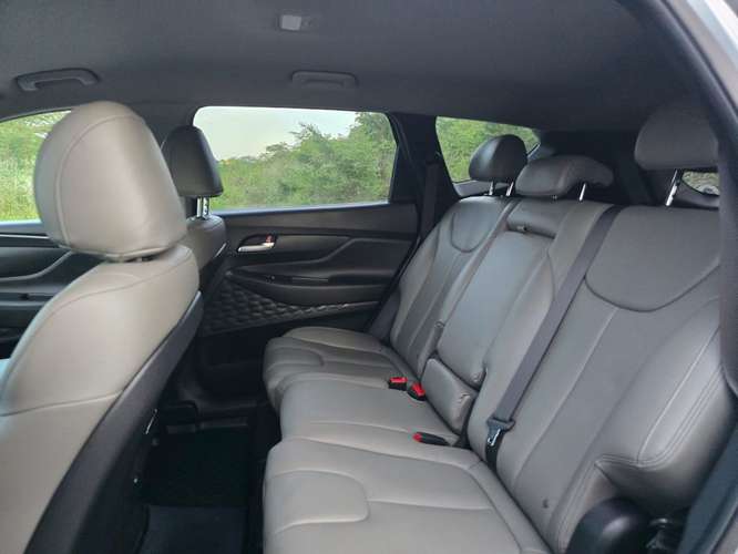 Hyundai Santa Fe 2022 SEL 4x4 plateada · Promoción US$24,900