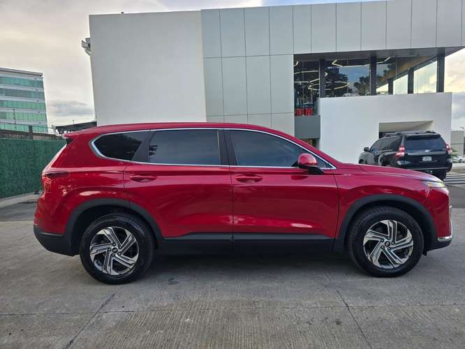 Hyundai Santa Fe 2021 SE roja · Promoción US$23,500