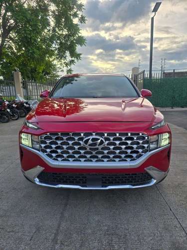 Hyundai Santa Fe 2021 SE roja · Promoción US$23,500