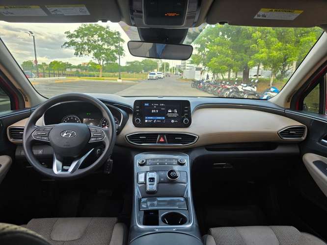 Hyundai Santa Fe 2021 SE roja · Promoción US$23,500