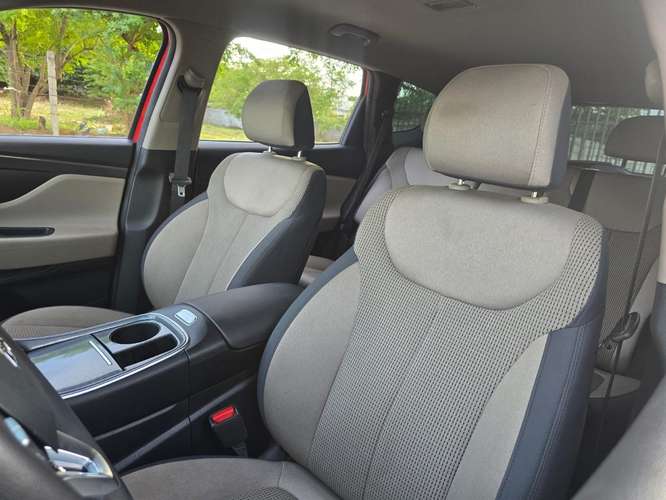 Hyundai Santa Fe 2021 SE roja · Promoción US$23,500