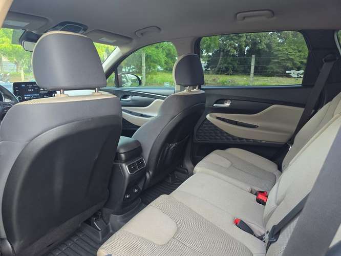 Hyundai Santa Fe 2021 SE roja · Promoción US$23,500