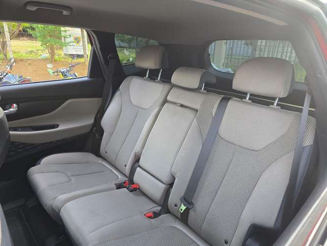 Hyundai Santa Fe 2021 SE roja · Promoción US$23,500