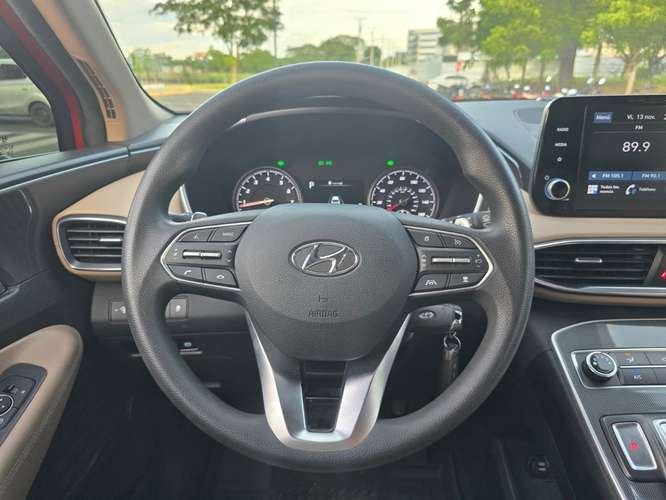 Hyundai Santa Fe 2021 SE roja · Promoción US$23,500