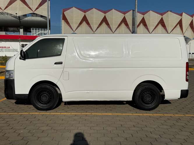 Toyota hiace panel doble aire acondicionado motor 5L año 2016 Listo para trabajo duro