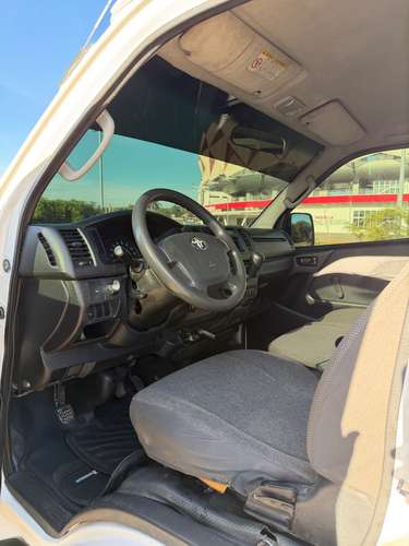Toyota hiace panel doble aire acondicionado motor 5L año 2016 Listo para trabajo duro