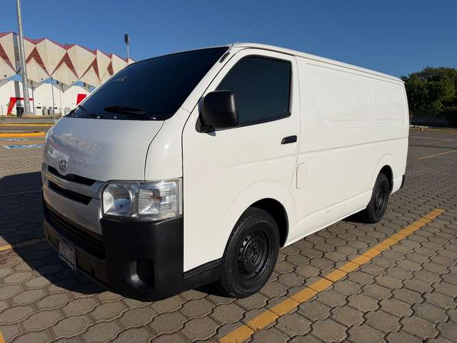 Toyota hiace panel doble aire acondicionado motor 5L año 2016 Listo para trabajo duro