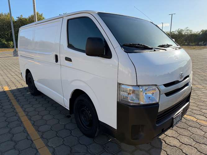 Toyota hiace panel doble aire acondicionado motor 5L año 2016 Listo para trabajo duro