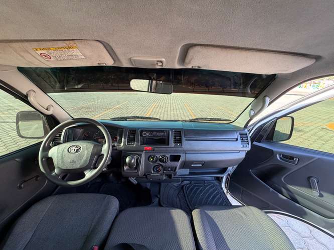 Toyota hiace panel doble aire acondicionado motor 5L año 2016 Listo para trabajo duro