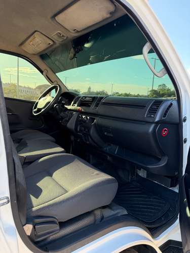 Toyota hiace panel doble aire acondicionado motor 5L año 2016 Listo para trabajo duro