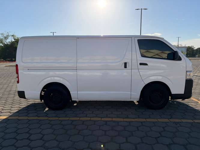 Toyota hiace panel doble aire acondicionado motor 5L año 2016 Listo para trabajo duro