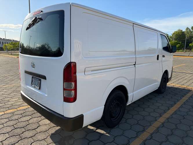 Toyota hiace panel doble aire acondicionado motor 5L año 2016 Listo para trabajo duro