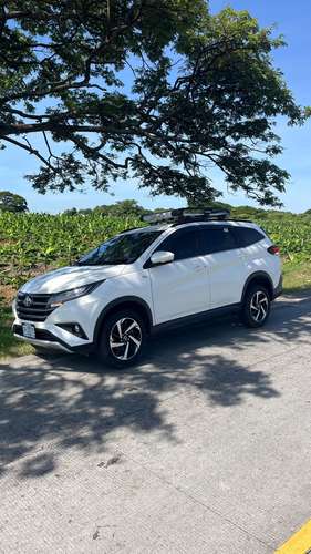 Toyota Rush con tan solo 23,400 km 