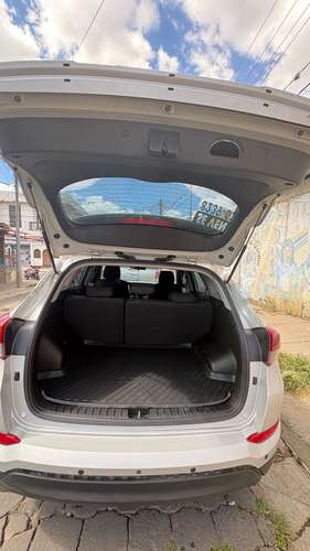 Se Vende Camioneta Hyundai Tucson año 2016., intermedio, con control remoto a distancia,